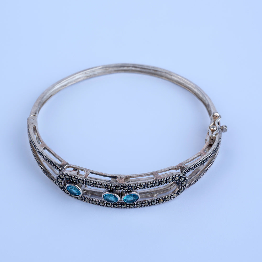 Silver Antique Moving  Blue Stone Bracelat